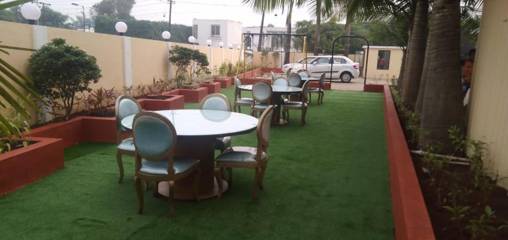 Hotel Aristro Lonavala Extérieur photo
