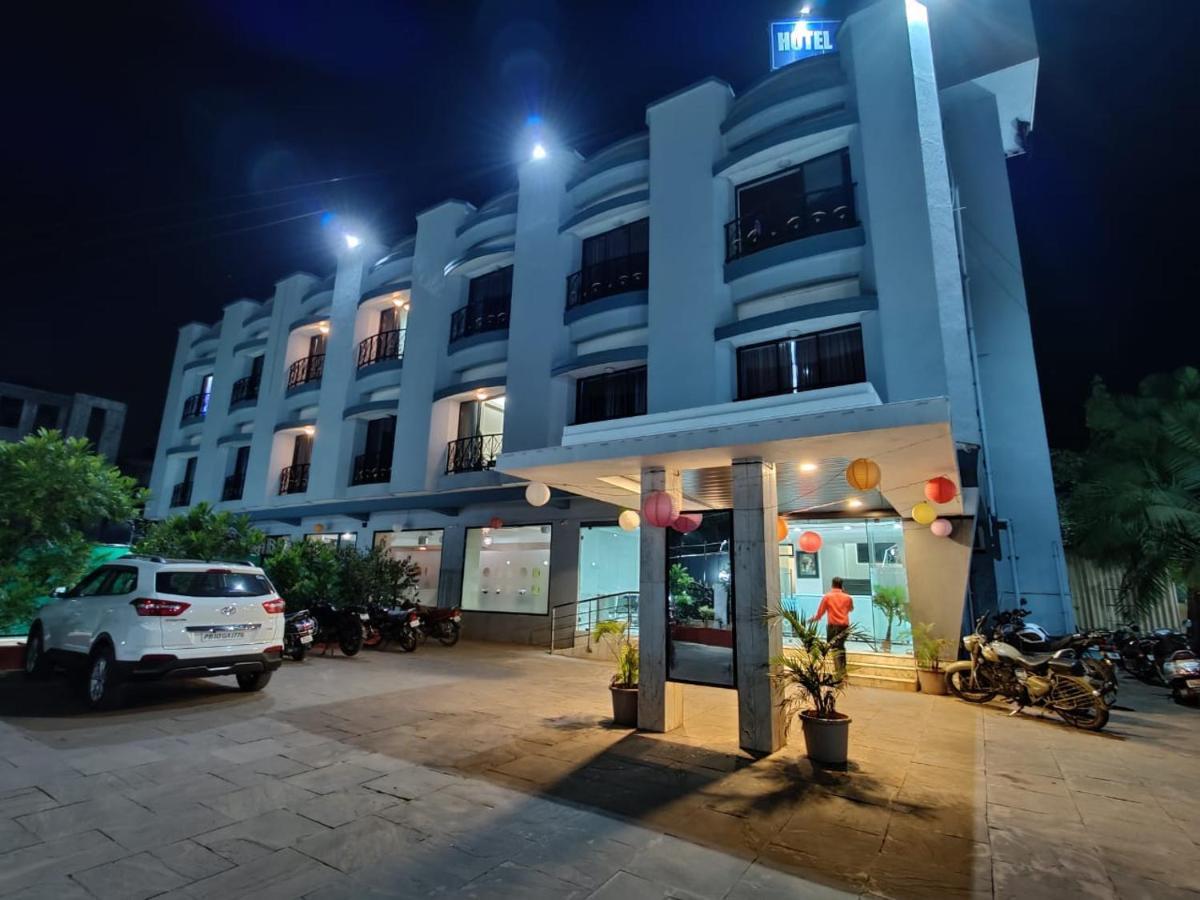 Hotel Aristro Lonavala Extérieur photo