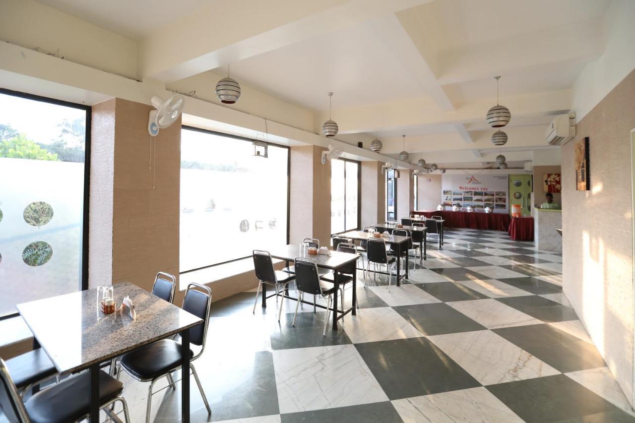 Hotel Aristro Lonavala Extérieur photo