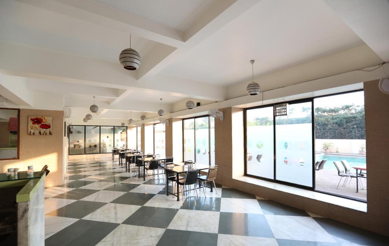 Hotel Aristro Lonavala Extérieur photo