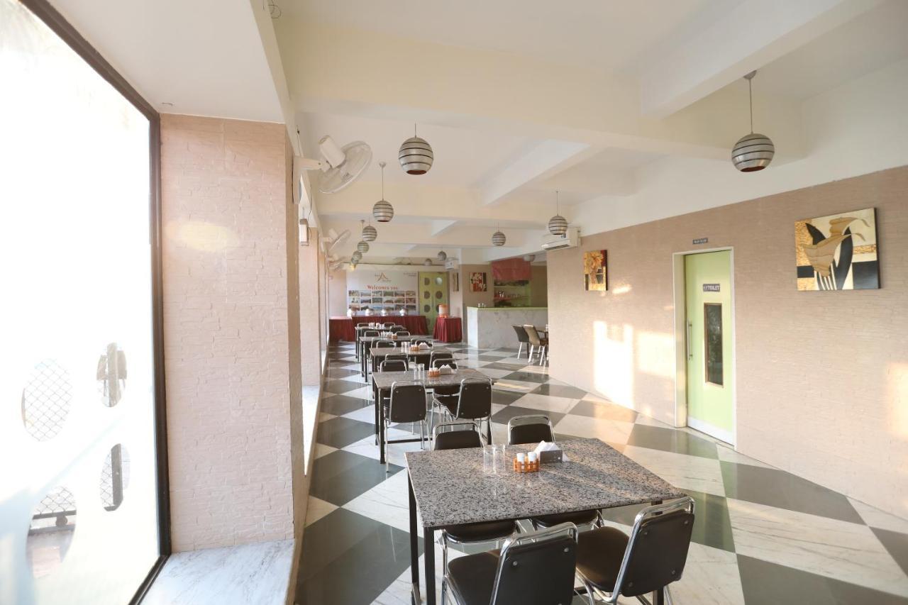 Hotel Aristro Lonavala Extérieur photo