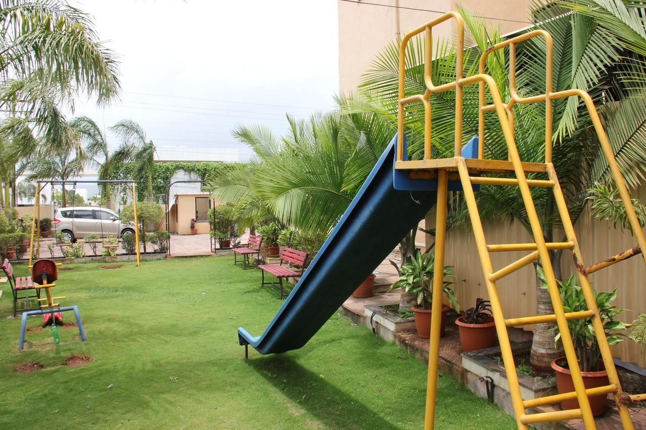 Hotel Aristro Lonavala Extérieur photo