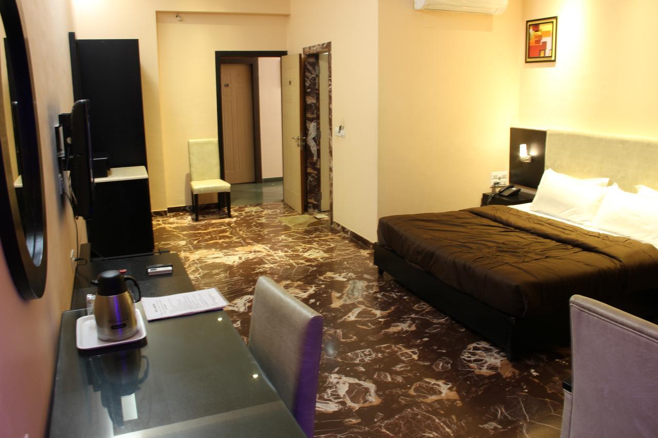 Hotel Aristro Lonavala Extérieur photo