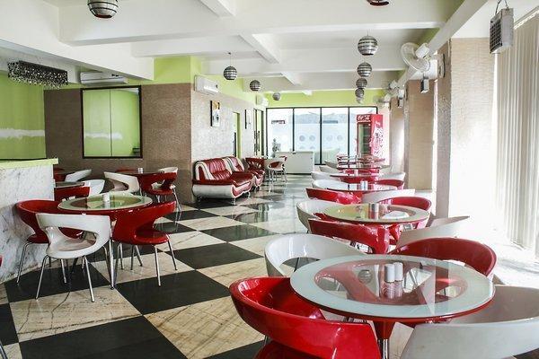 Hotel Aristro Lonavala Extérieur photo